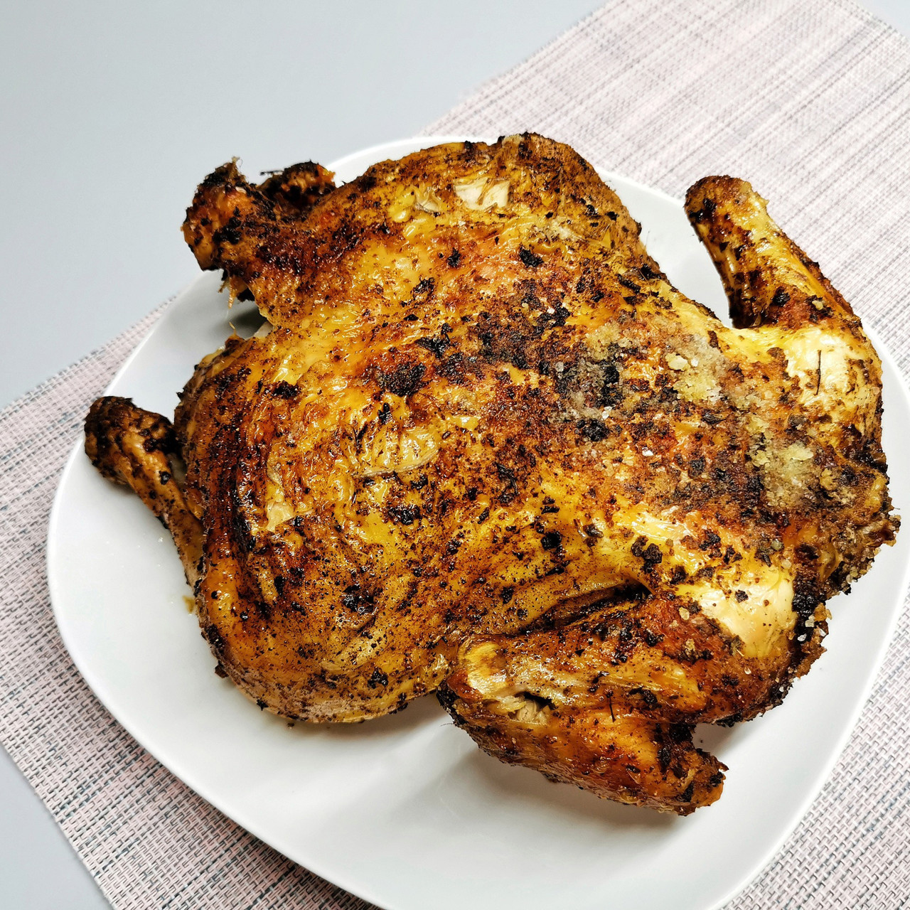 Хрустящая курочка на соли с чесночно-сметанным соусом