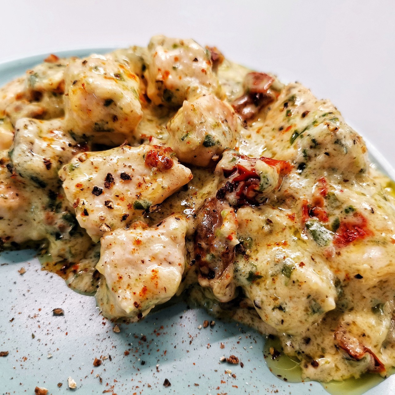 Индейка, обжаренная в сливках с сыром и шпинатом