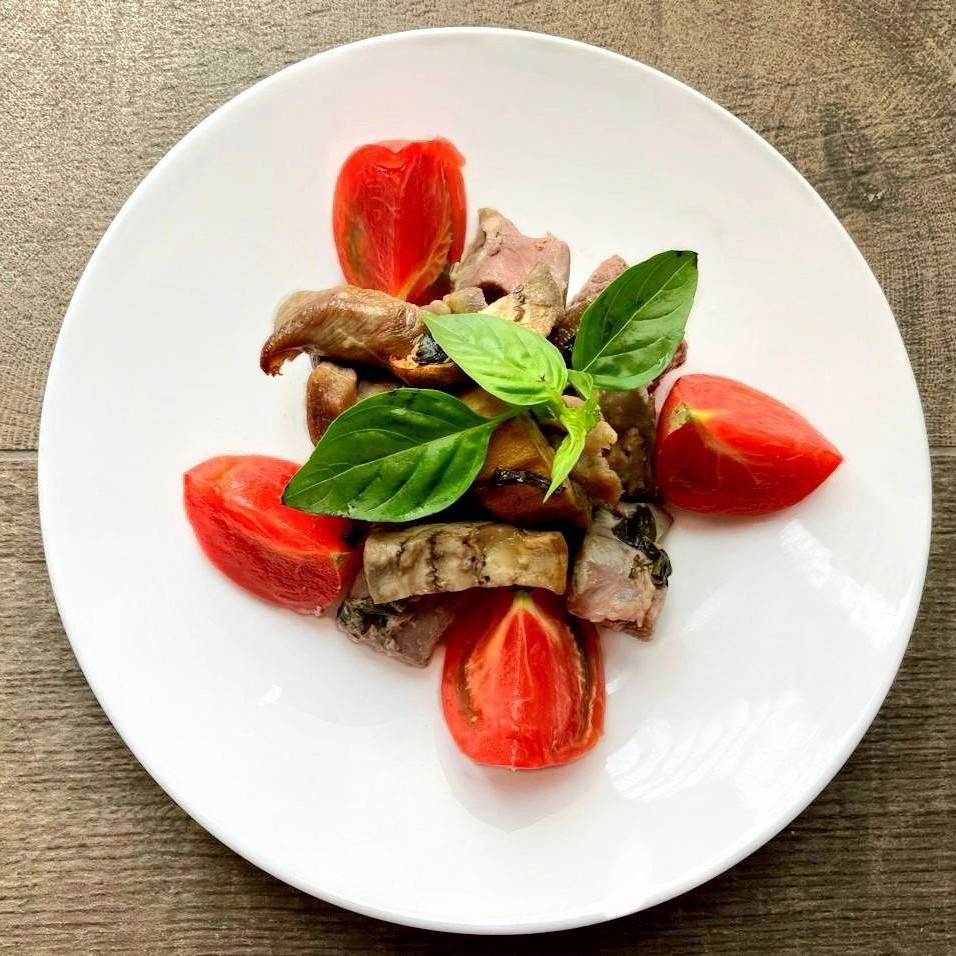 Индейка с базиликом и баклажаном