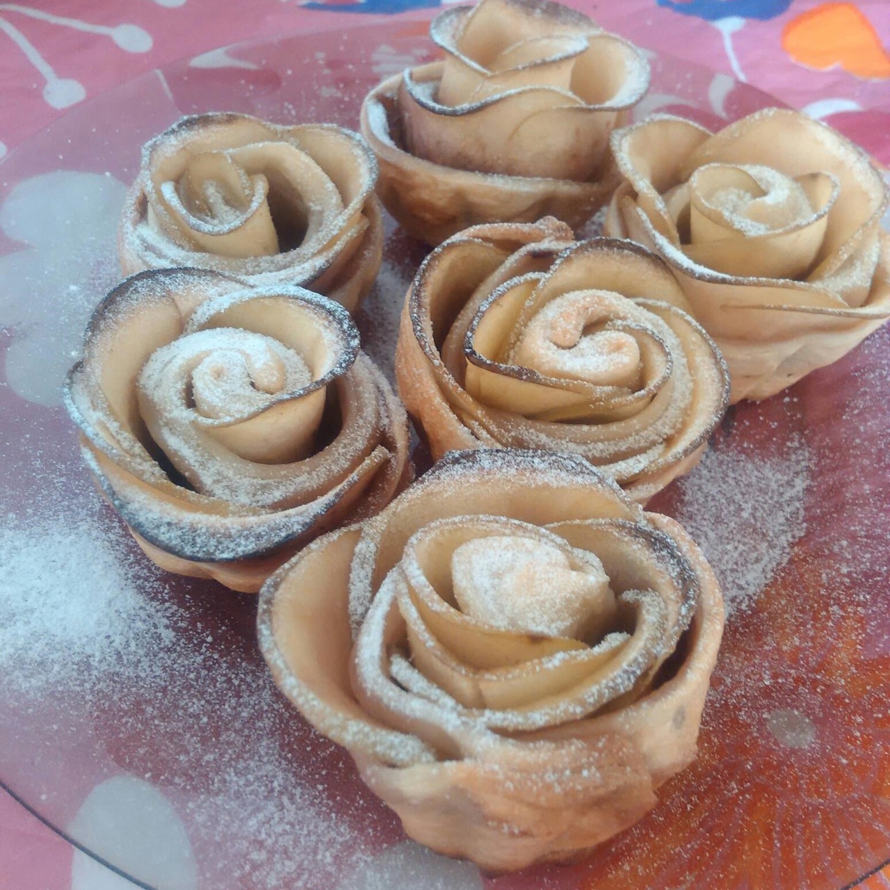 Яблочные розы