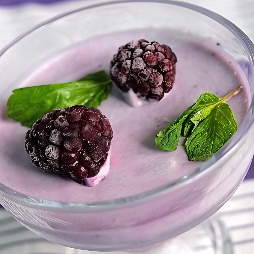 Ягодный десерт со сливками