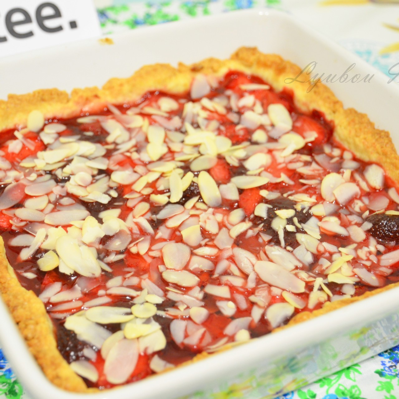 Ягодный пирог с клубникой