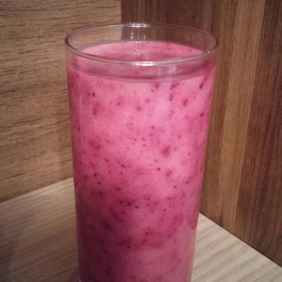 Ягодный смузи с «Активия»