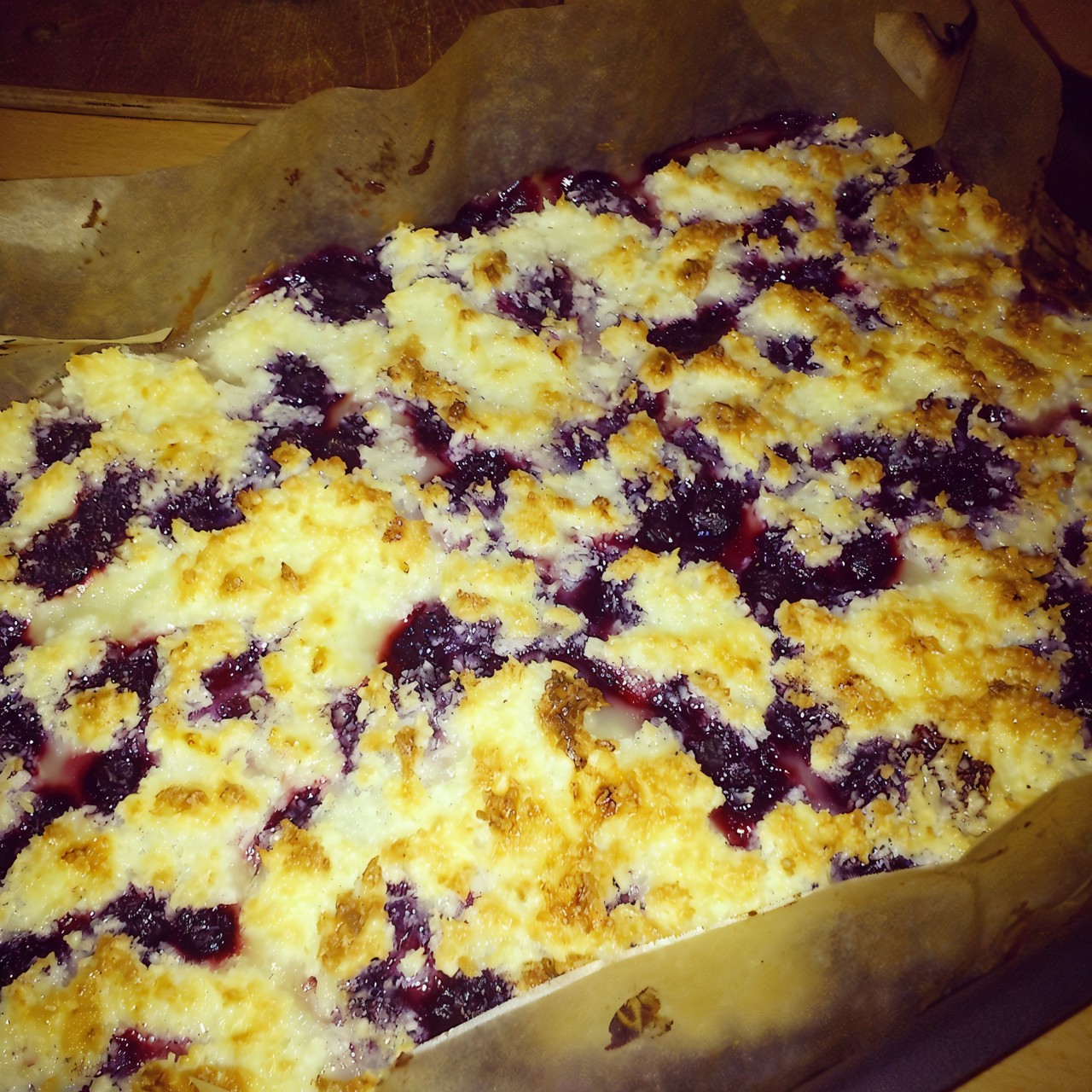 Ягодно-лимонный пирог с кокосовой посыпкой