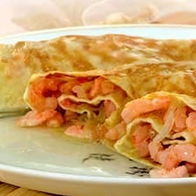 Яичные блинчики с креветками