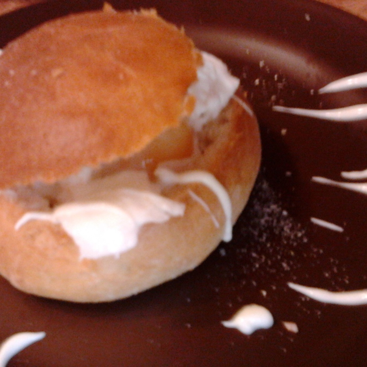 Яйца пашот в булочке