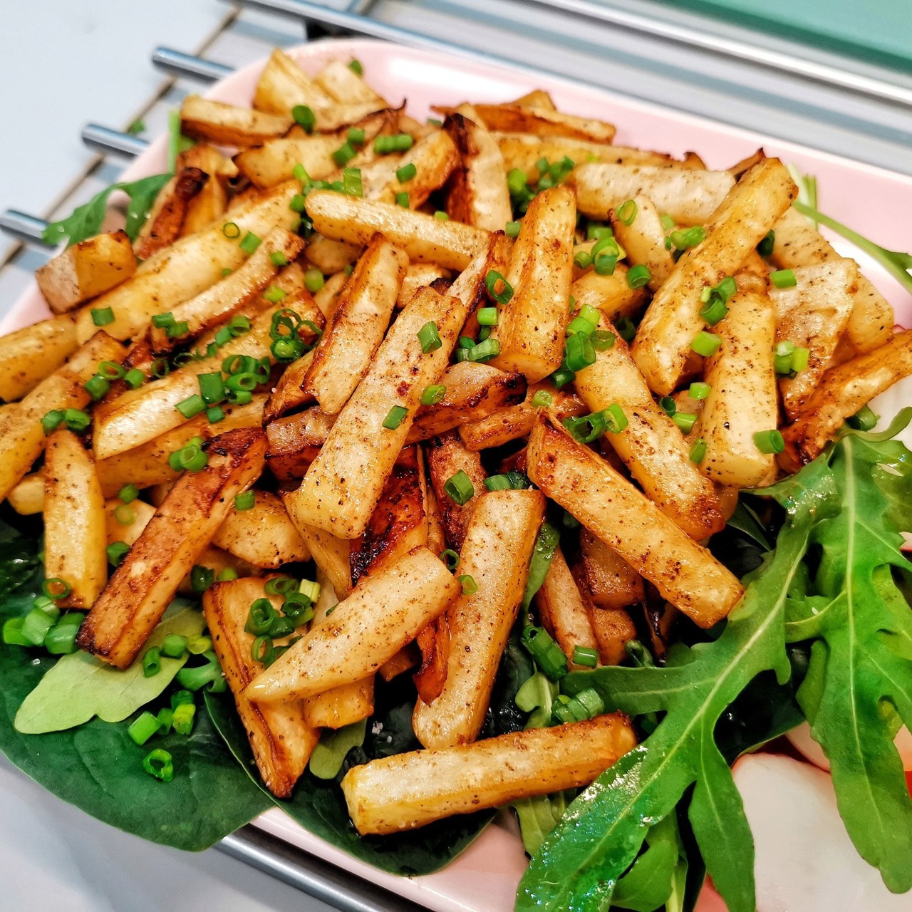 Корень сельдерея, жаренный с паприкой