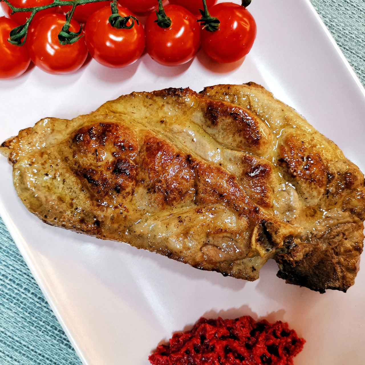 Жареный стейк из мраморной свинины