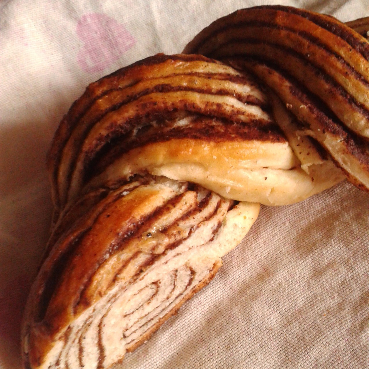 Эстонская сдобная булка с корицей