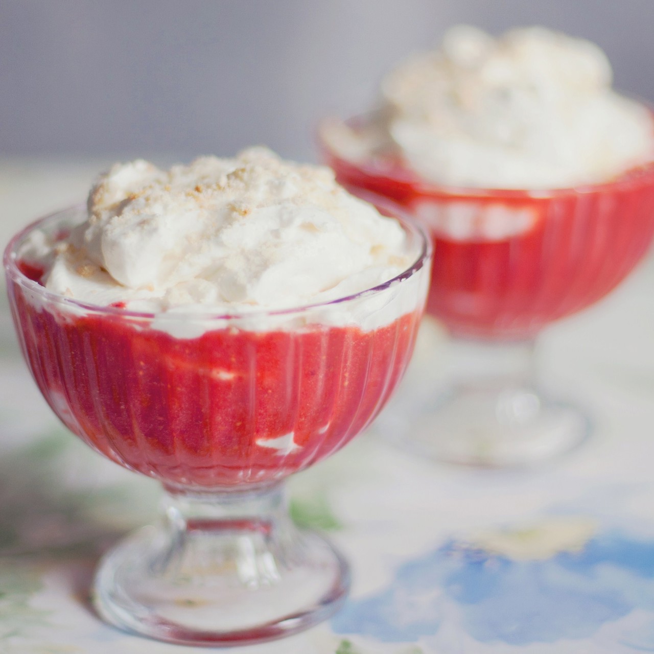 Йогуртовый мусс с клубникой