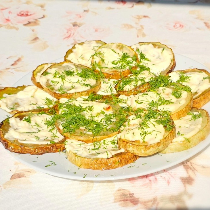 Закуска из кабачков с майонезом и чесноком
