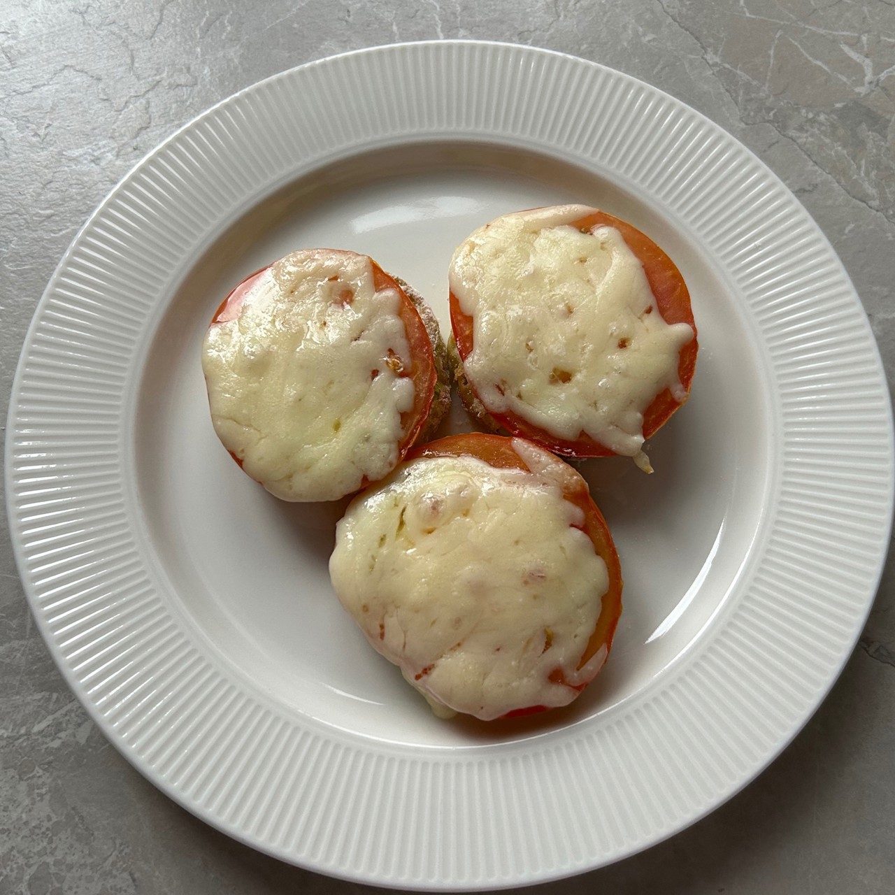 Кабачки в духовке с помидорами и сыром