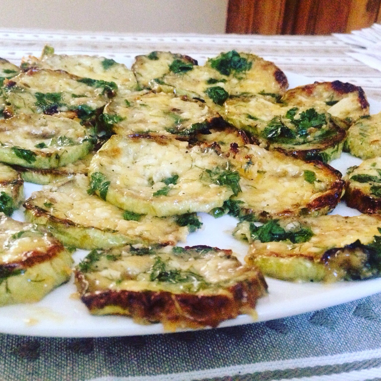 Кабачки, запеченные со сметаной и чесноком