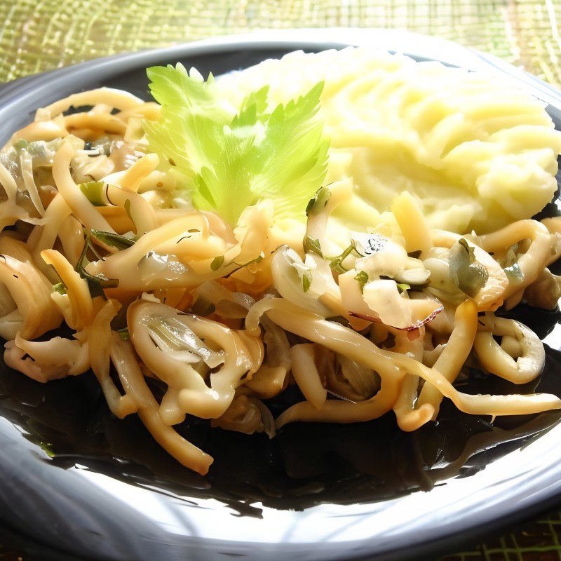 Кальмары с картофельным пюре