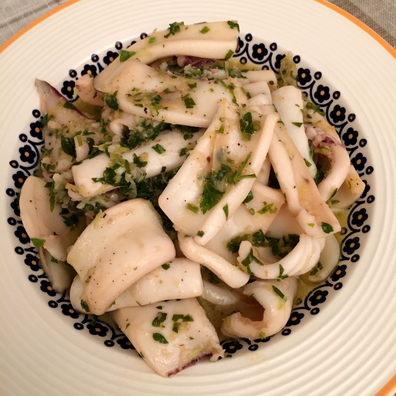 Кальмары в чесночном соусе