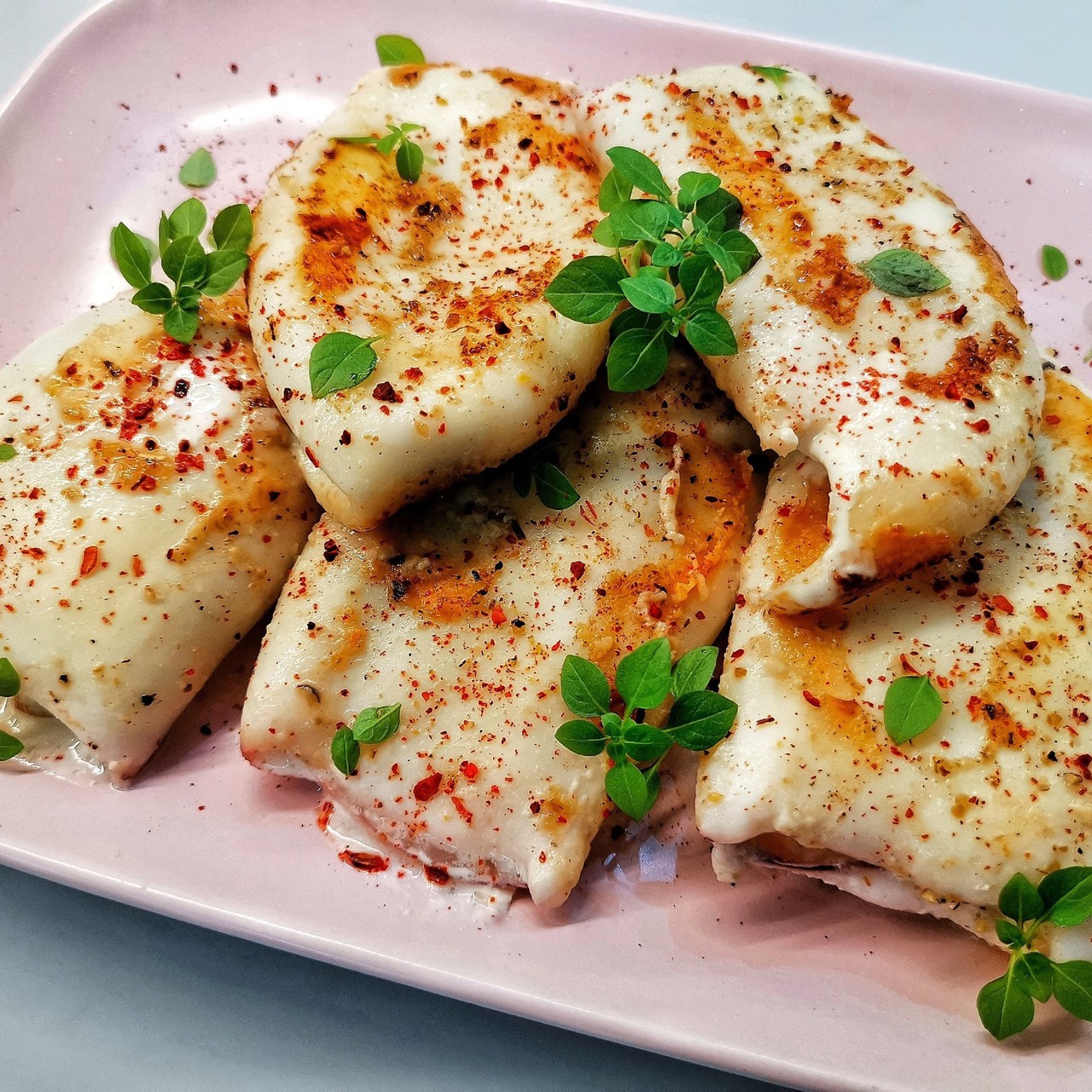 Фаршированные кальмары творожным сыром и грибами