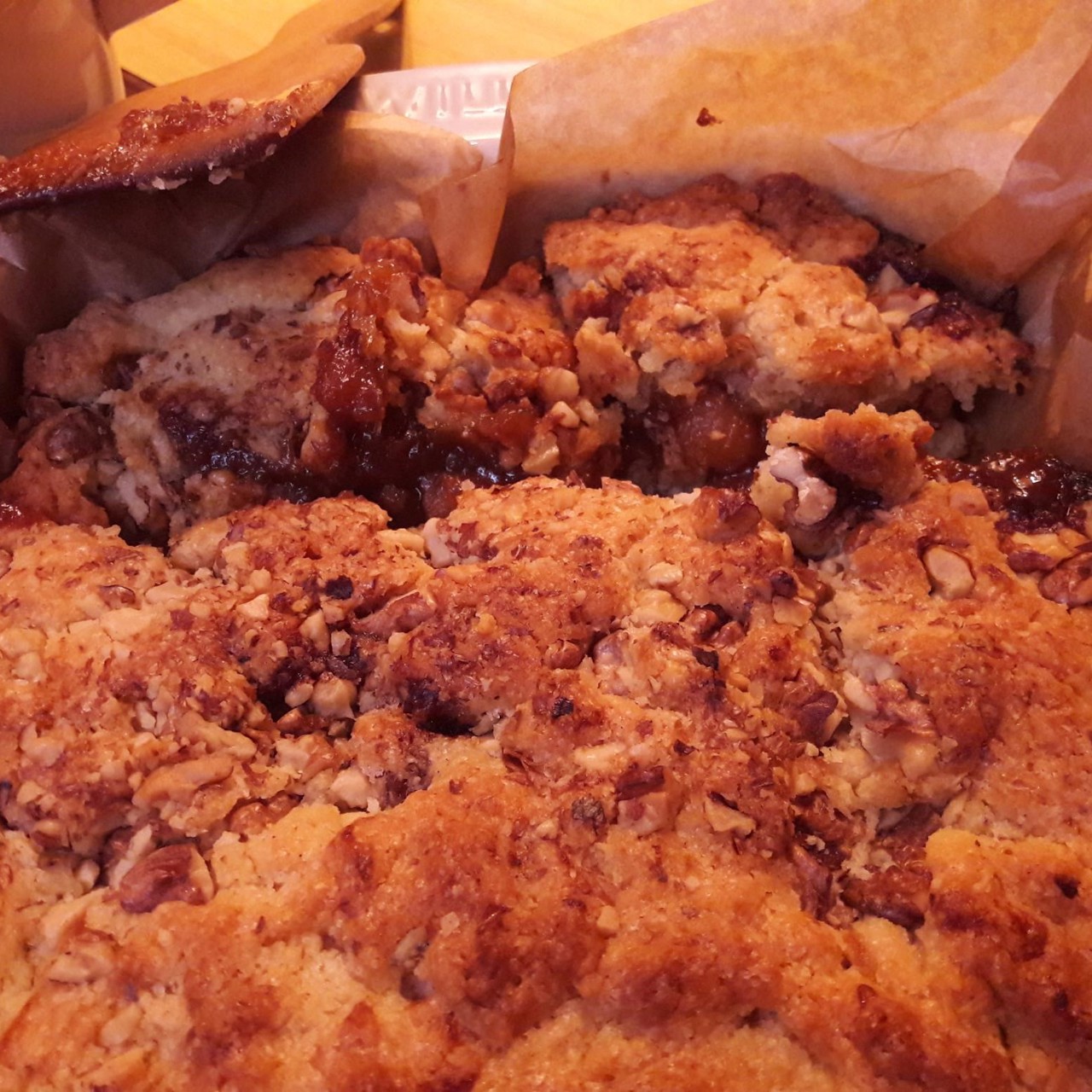 Карамелизованный тыквенно-грушевый крамбл