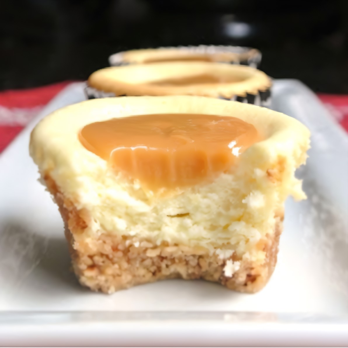 Карамельные чизкейки в формочках