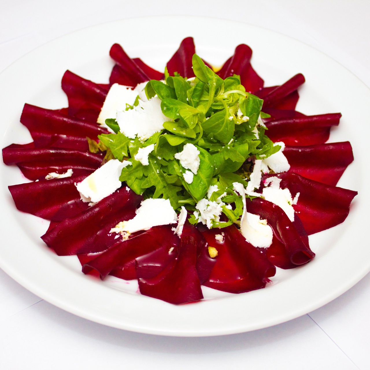 Карпаччо из свеклы с сыром шевре