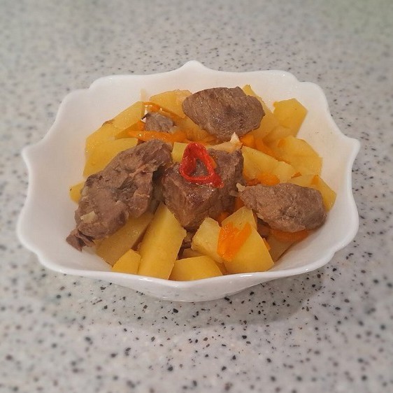 Картофель тушенный с говядиной