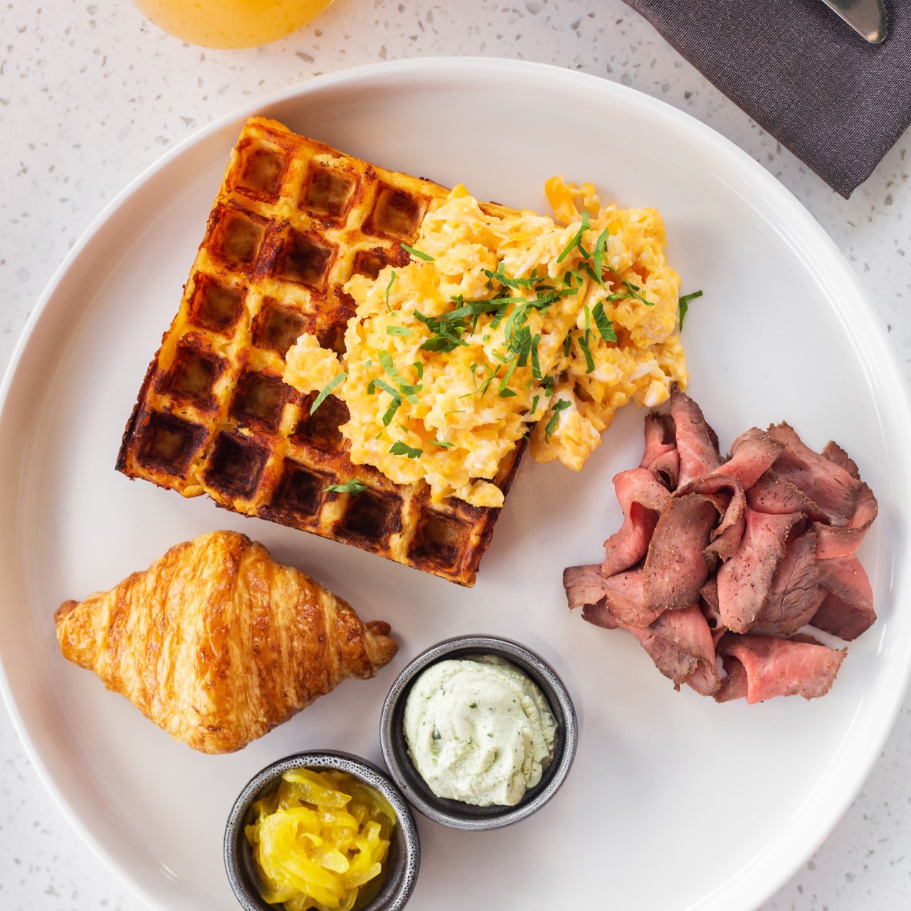 Картофельная вафля со скрэмблом