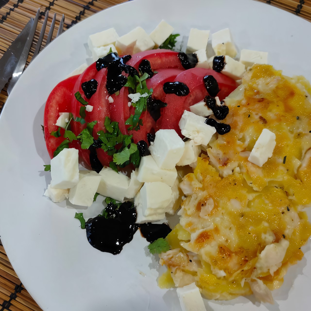 Картофельно-куриная запеканка на сковороде