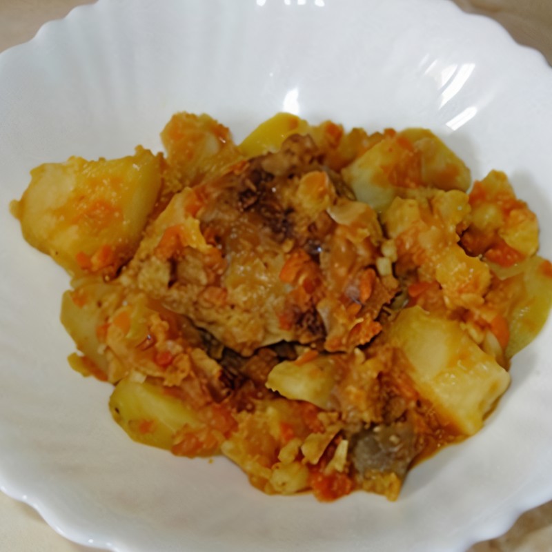 Картошка с куриными бедрышками и шампиньонами в мультиварке