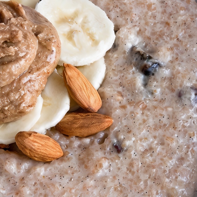 Каша из полбы с изюмом и миндальной пастой