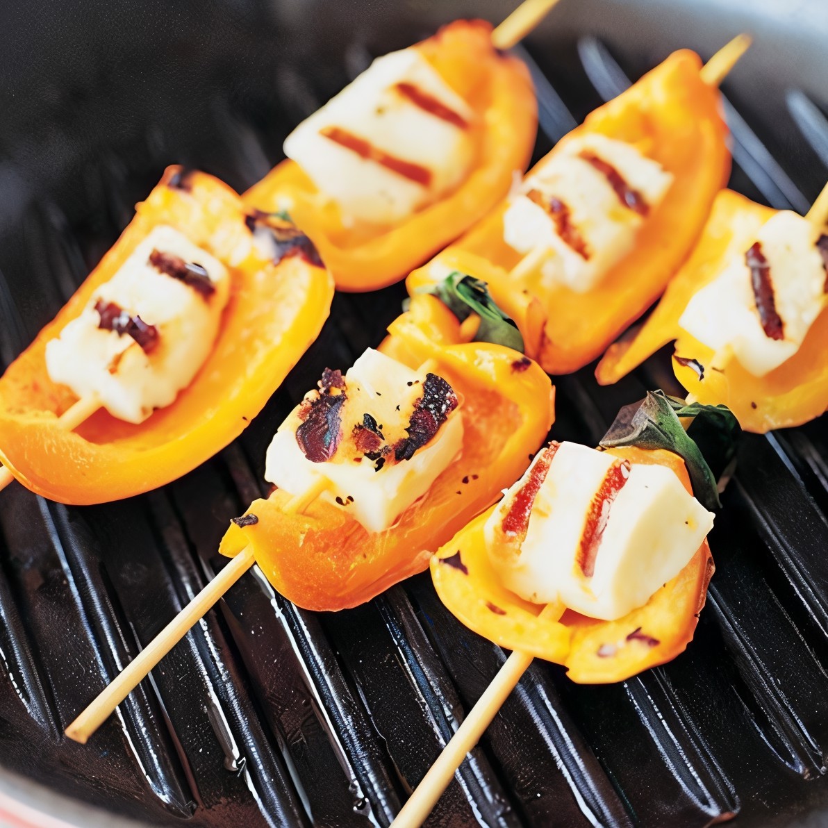 Кебаб из перцев и сыра халуми на гриле