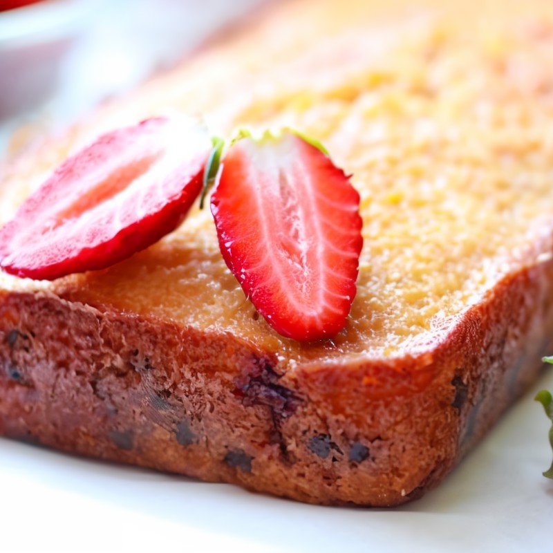 Кекс на йогурте с клубникой