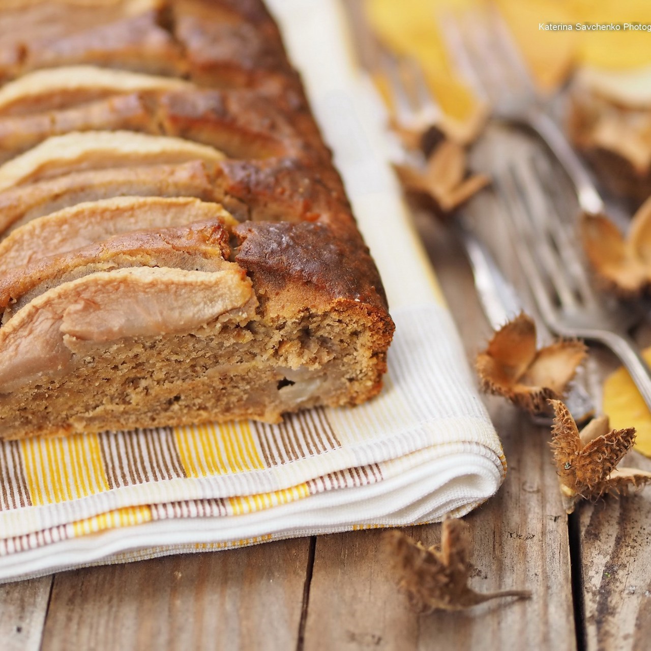 Кекс с грушами и грецкими орехами