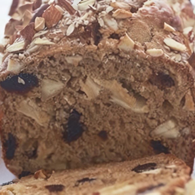 Кекс с сушеными яблоками, вишней и миндалем