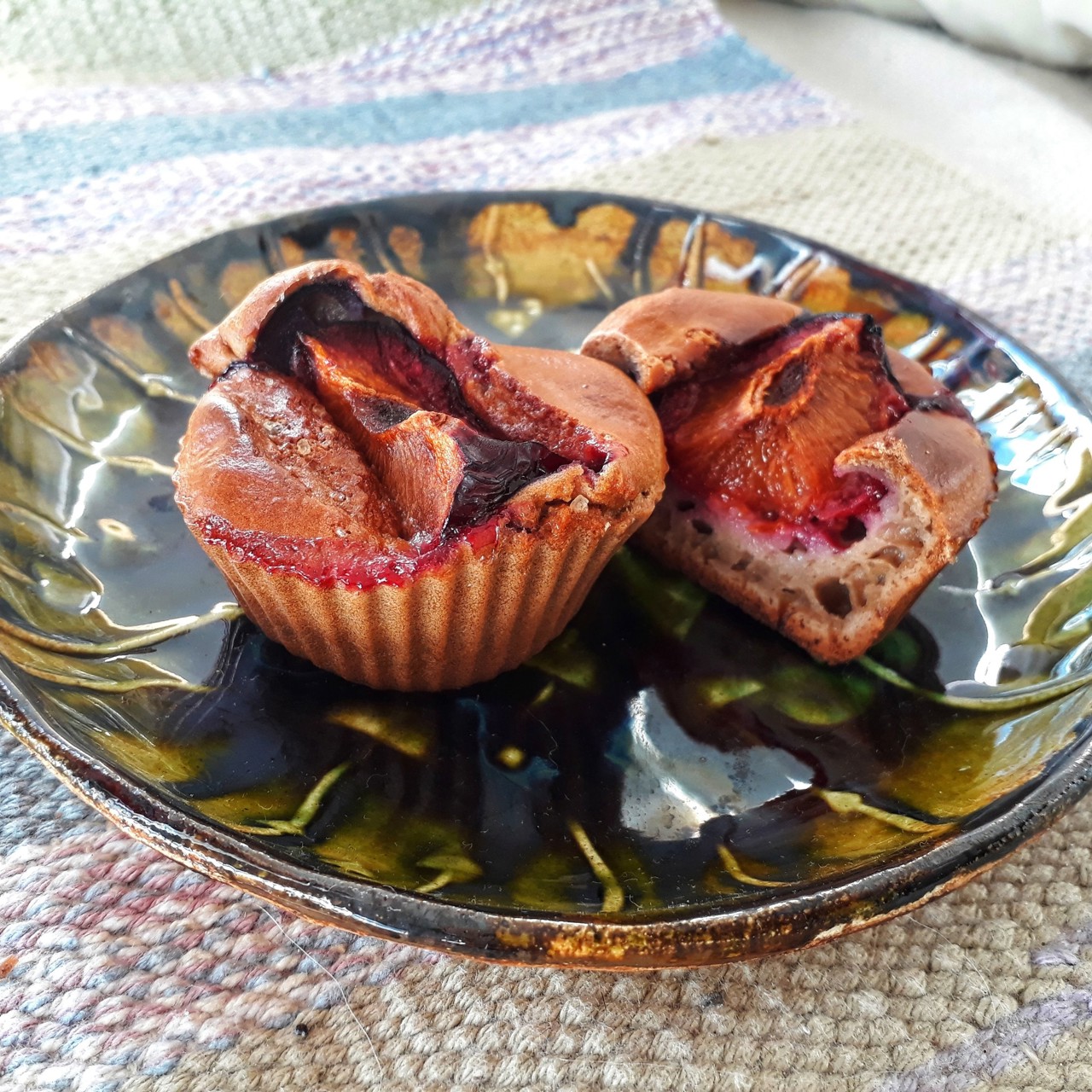 Кексы со сливами