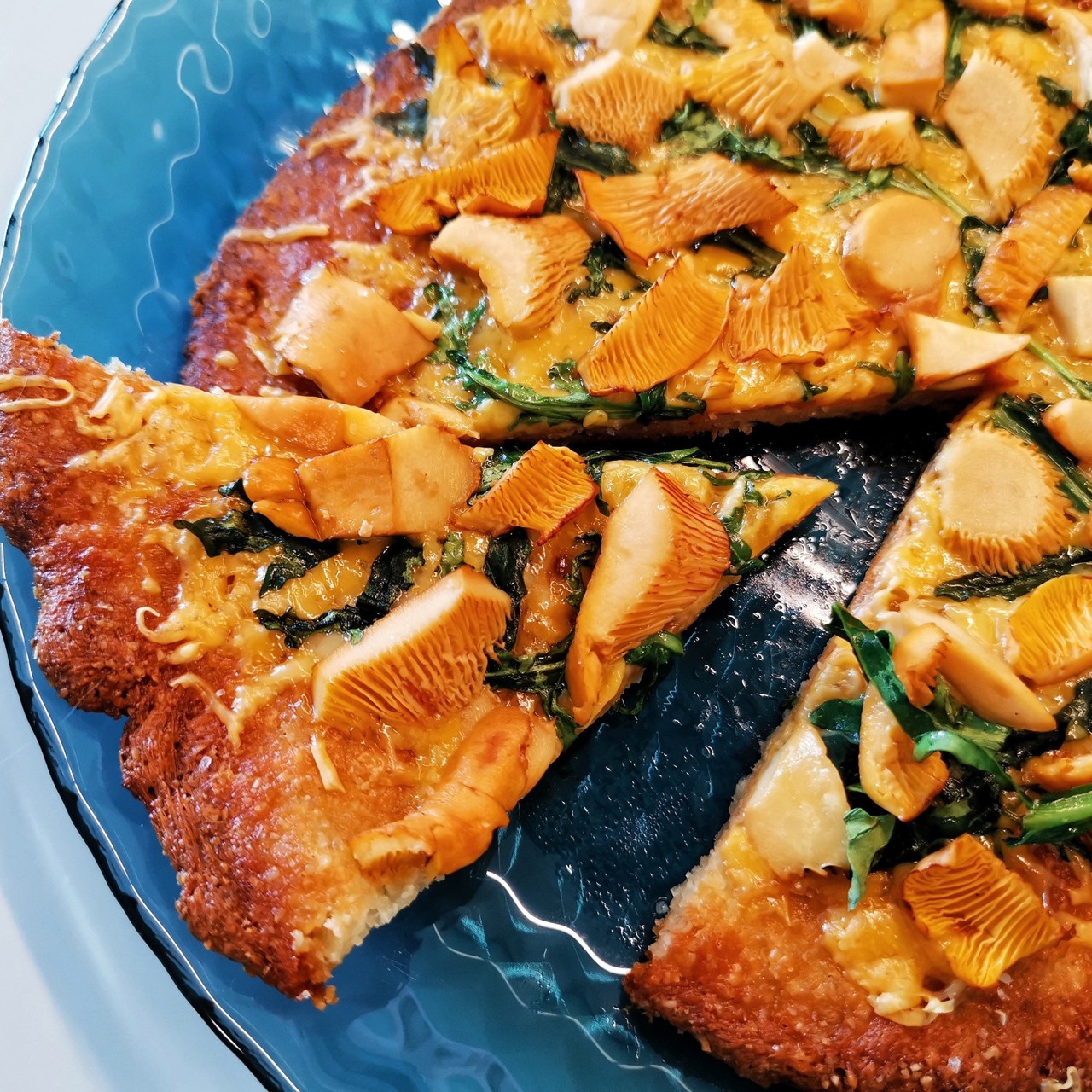 Кето-пицца с лисичками