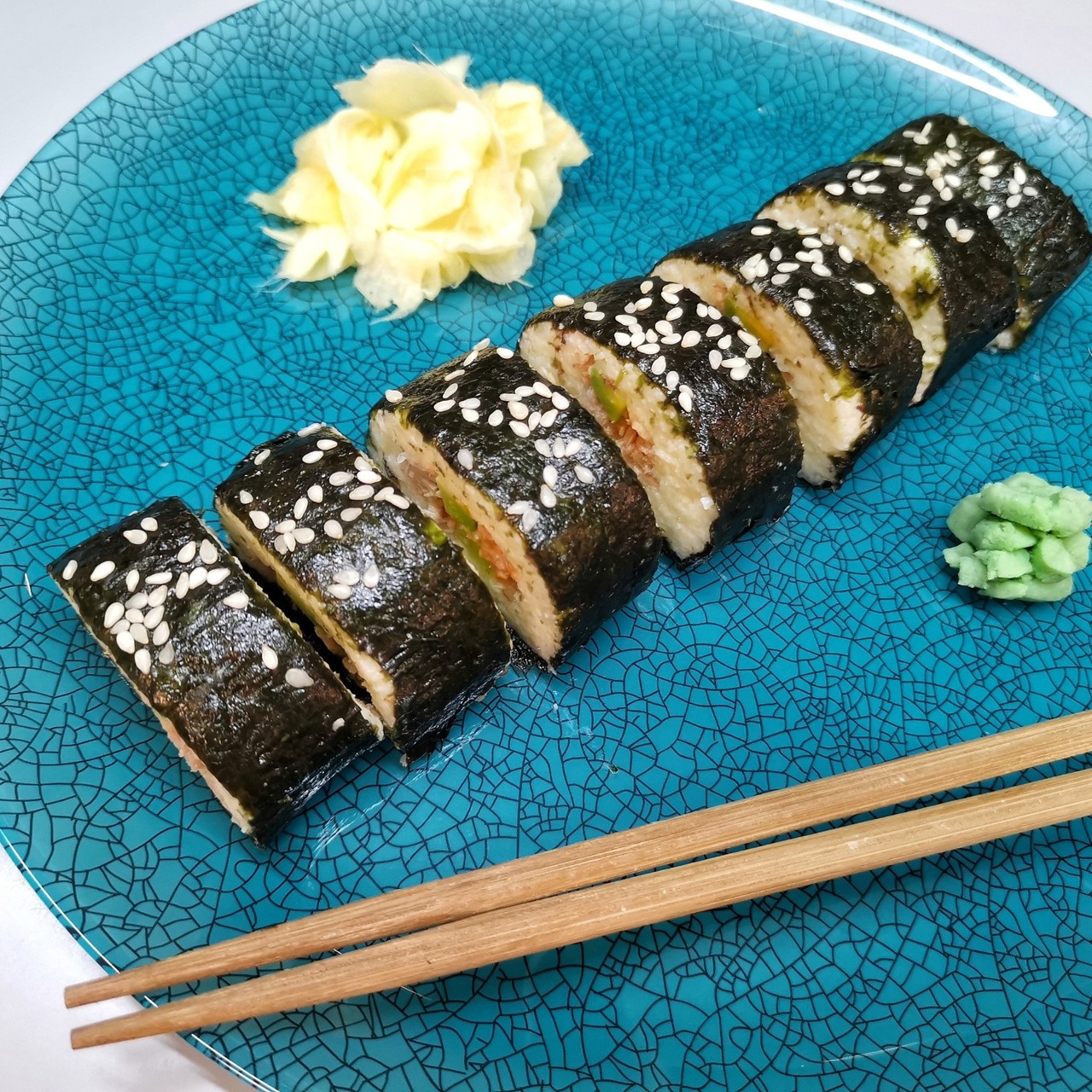 Кето-роллы из цветной капусты с тунцом