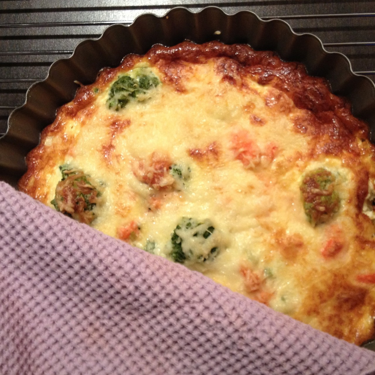 Киш с форелью и брокколи