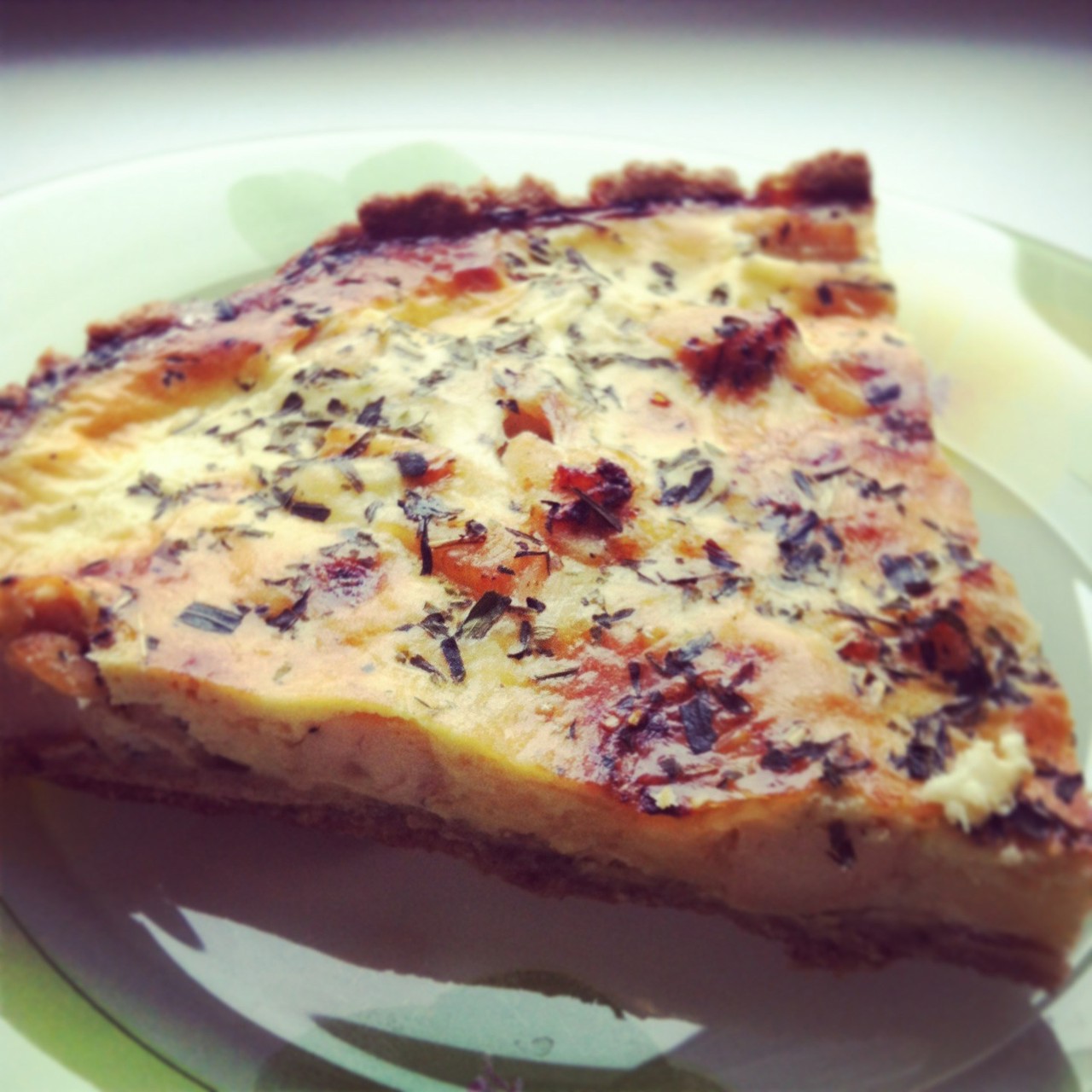 Киш с курицей и сыром мюнстер