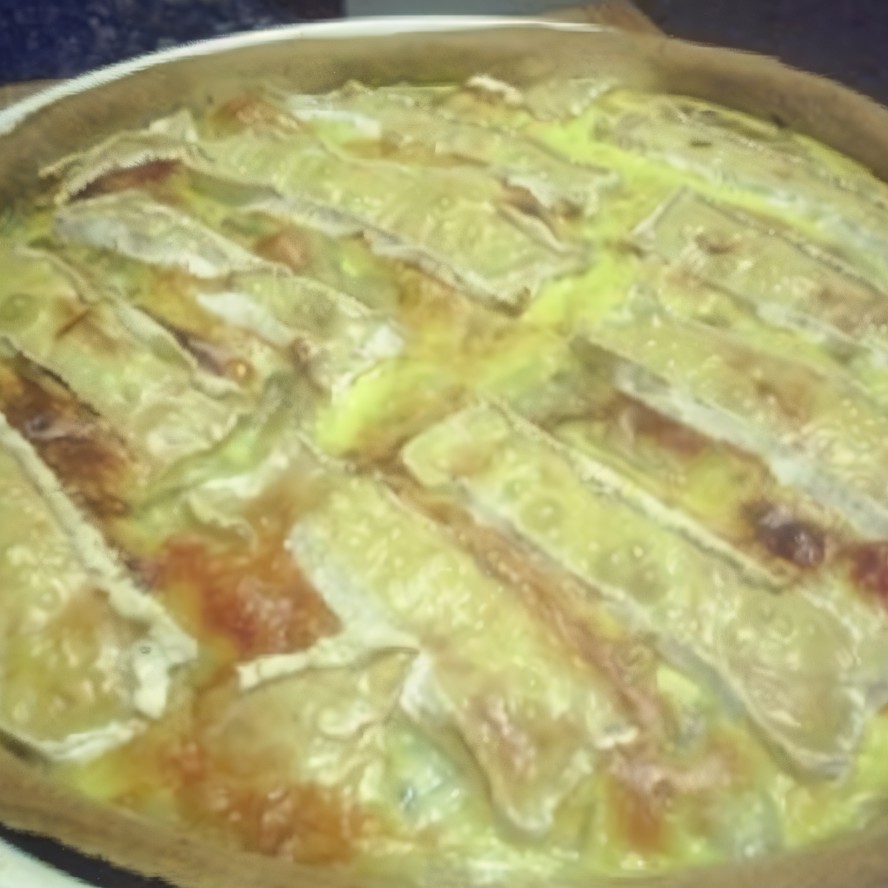 Киш с лососем и камамбером