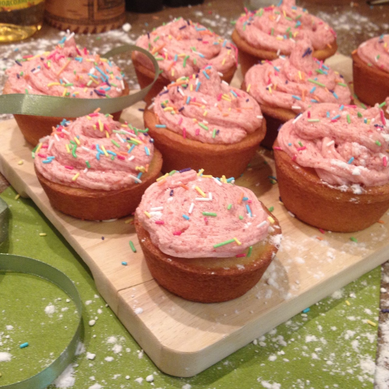 Клубничные капкейки