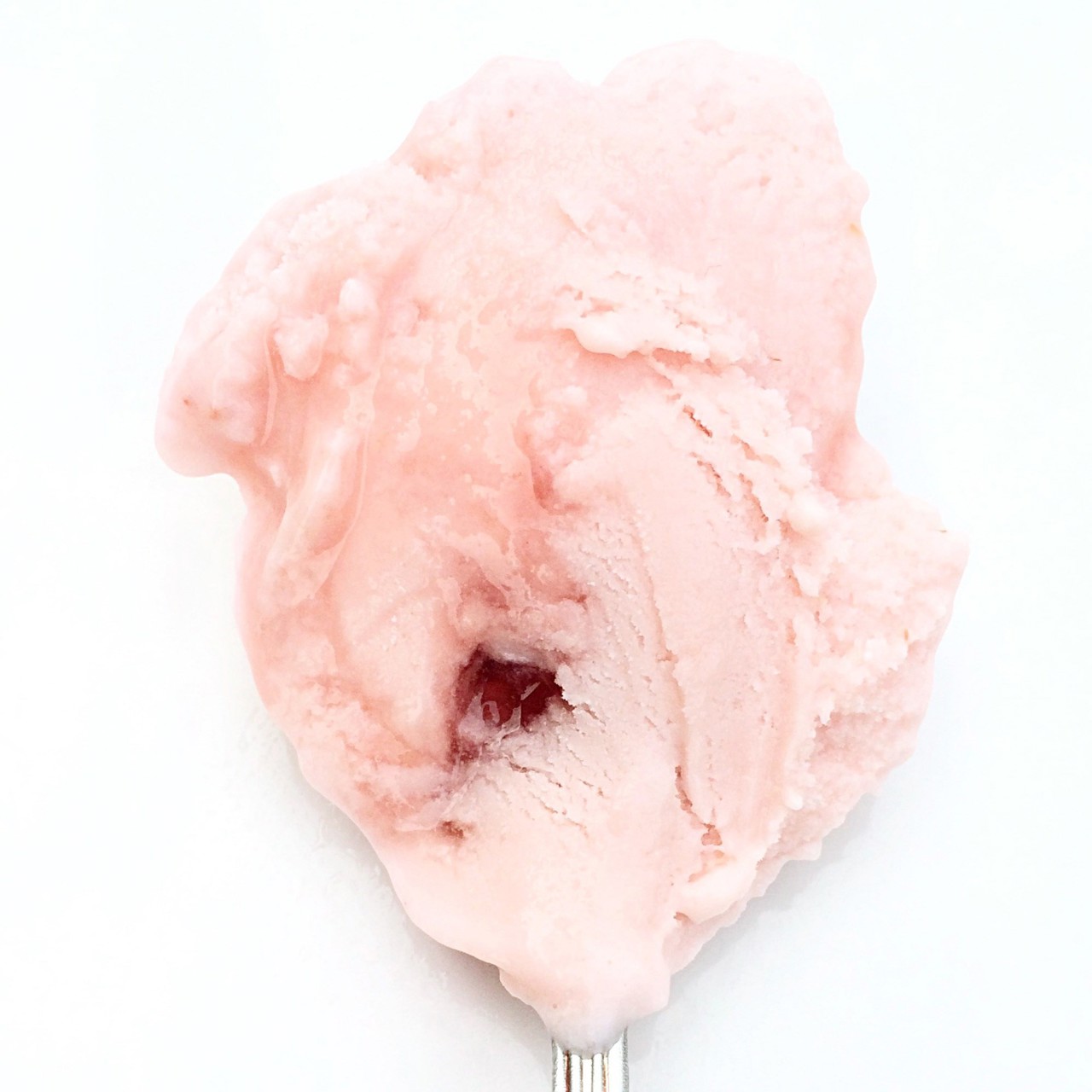 Клубничное мороженое с клубничной прослойкой