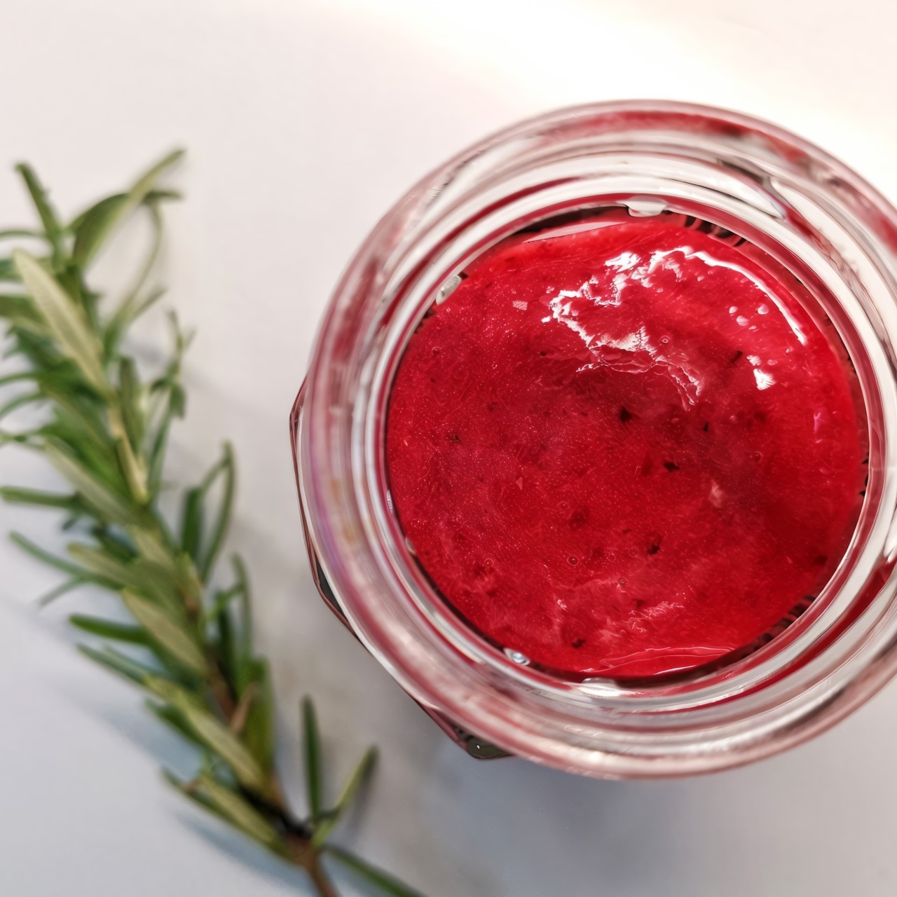 Клюквенное варенье с розмарином