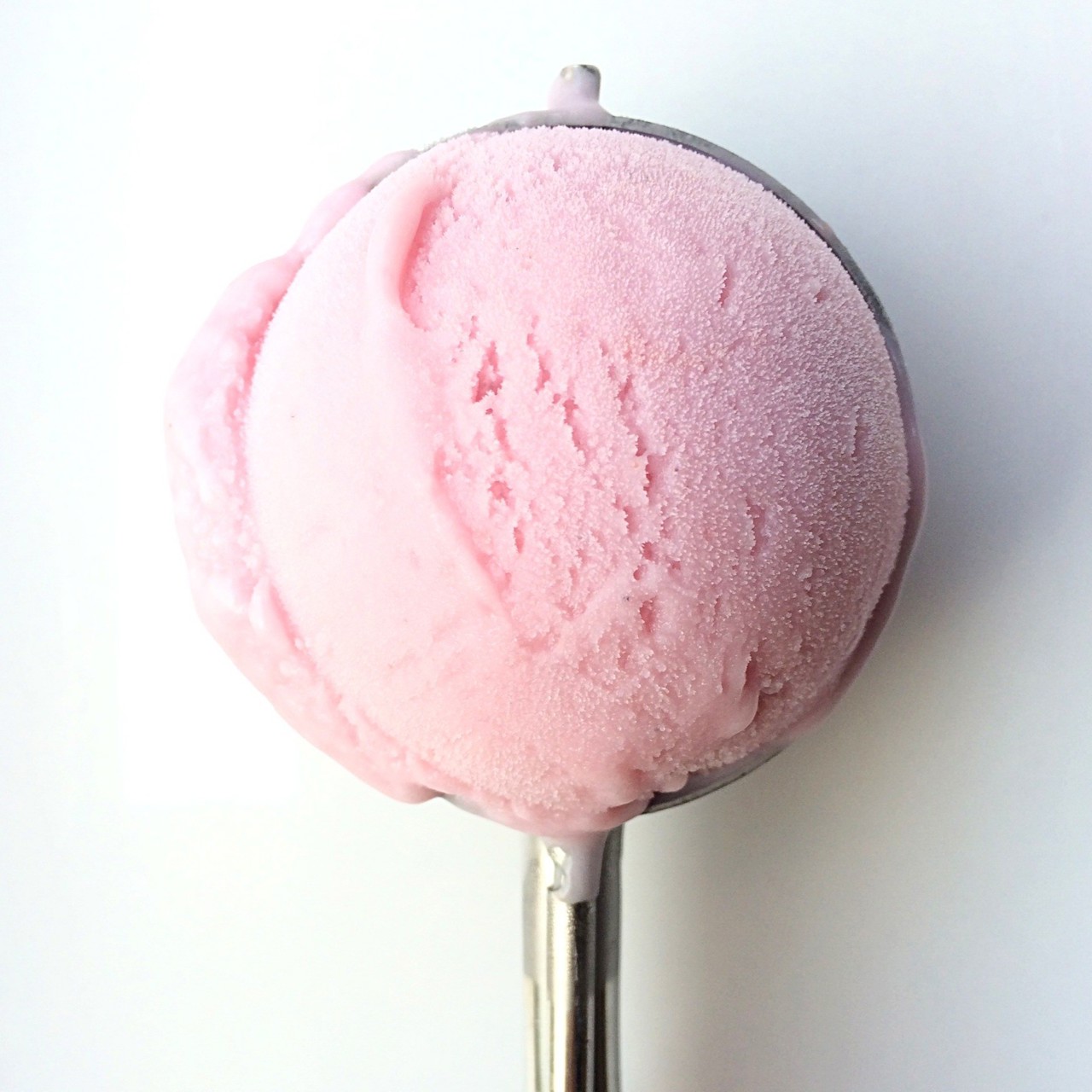 Кокосово-красносмородиновое мороженое