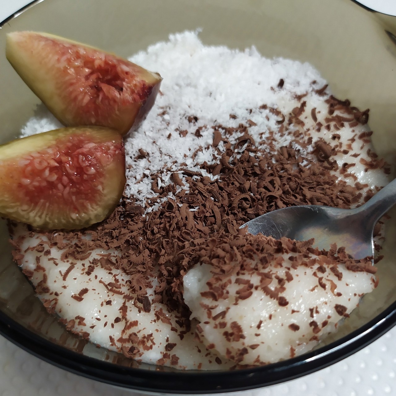 Кокосовый пудинг из манной крупы на растительном молоке