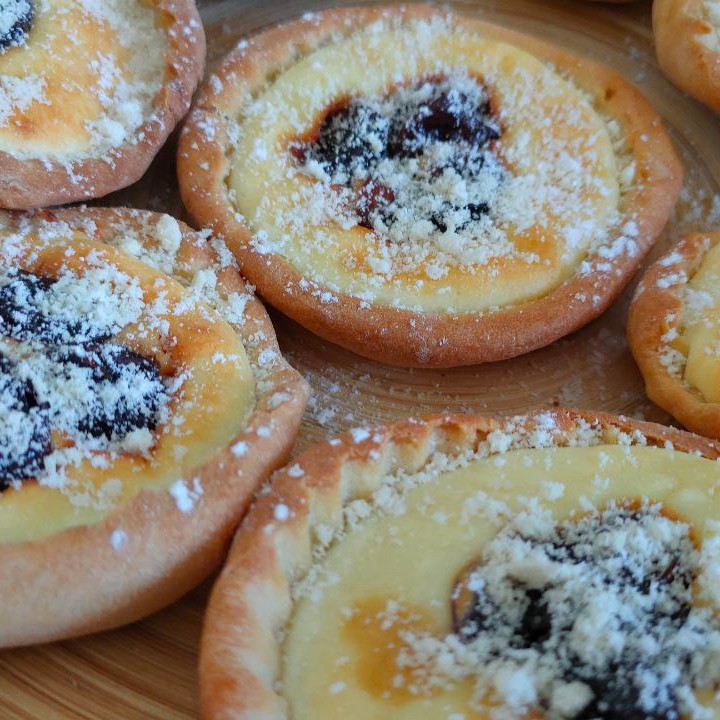 Корзиночки с творожным кремом и ягодами