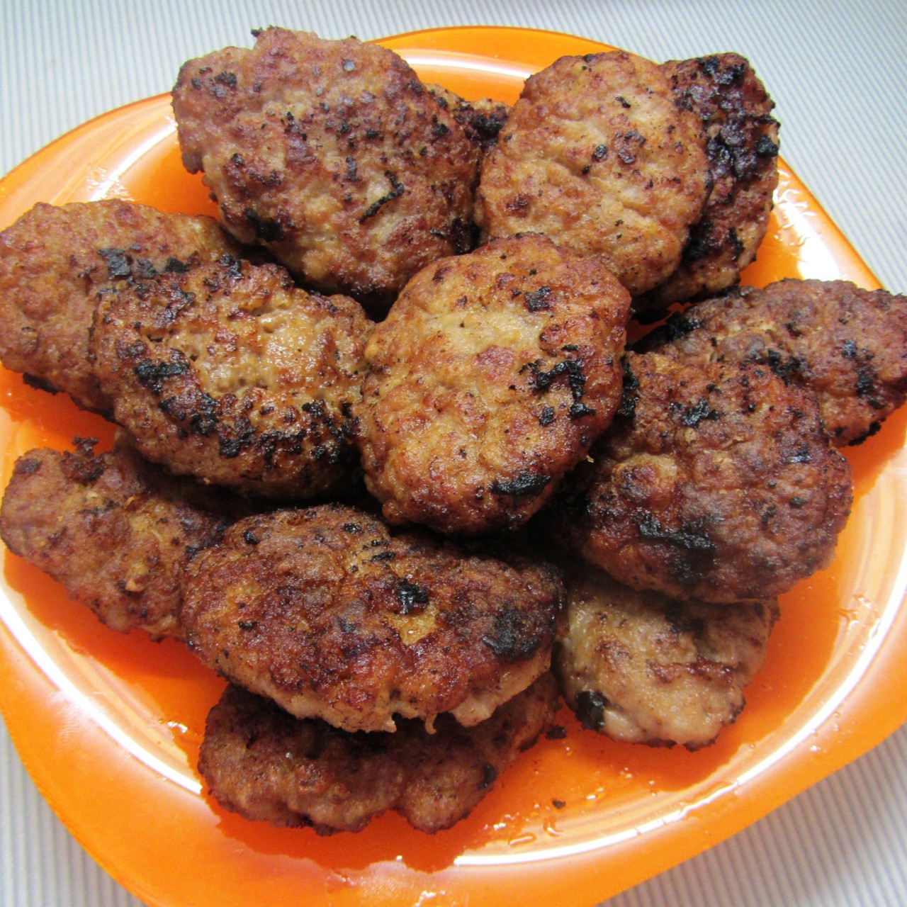 Котлеты из домашнего фарша в сухарях