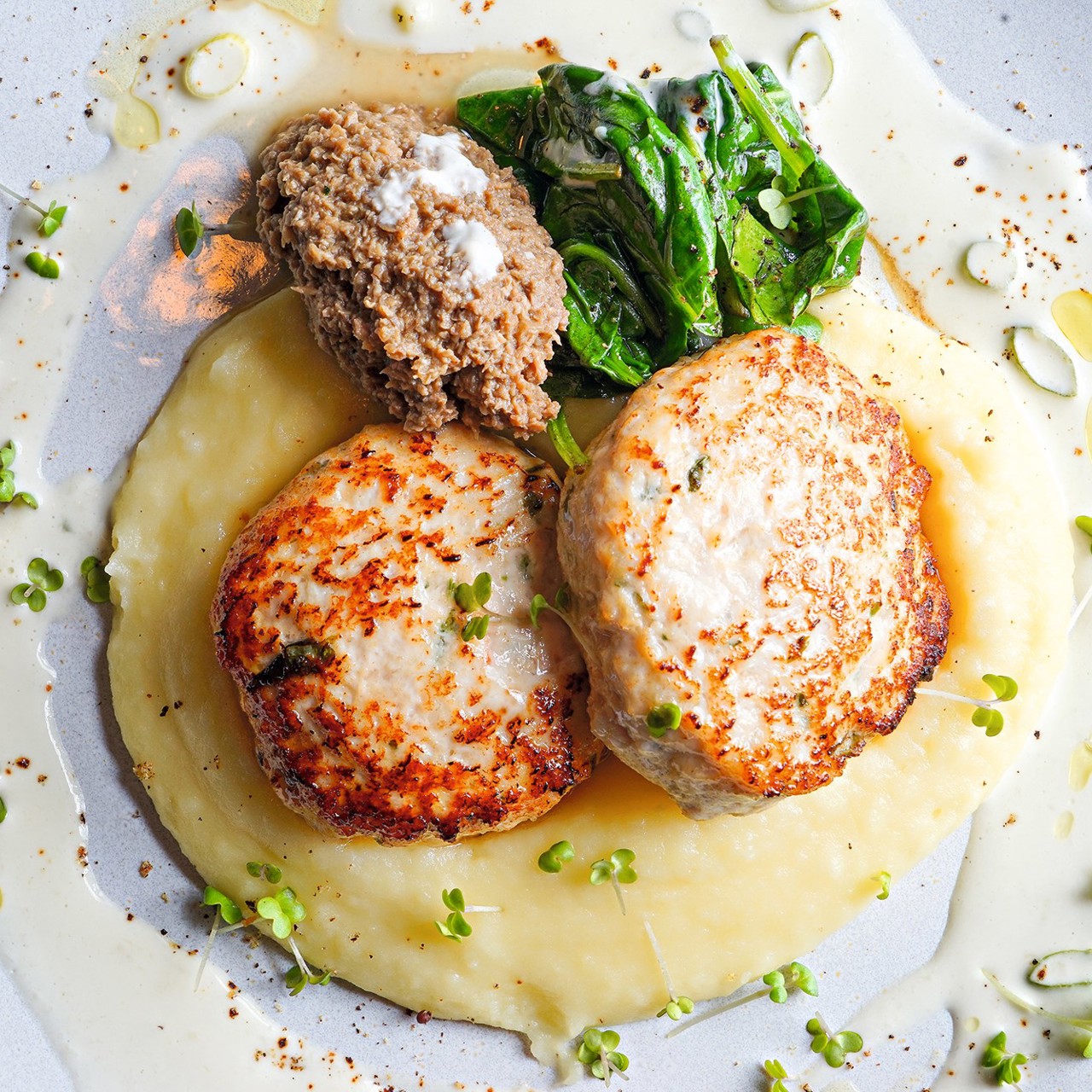 Котлеты из индейки с картофельным пюре и грибной икрой