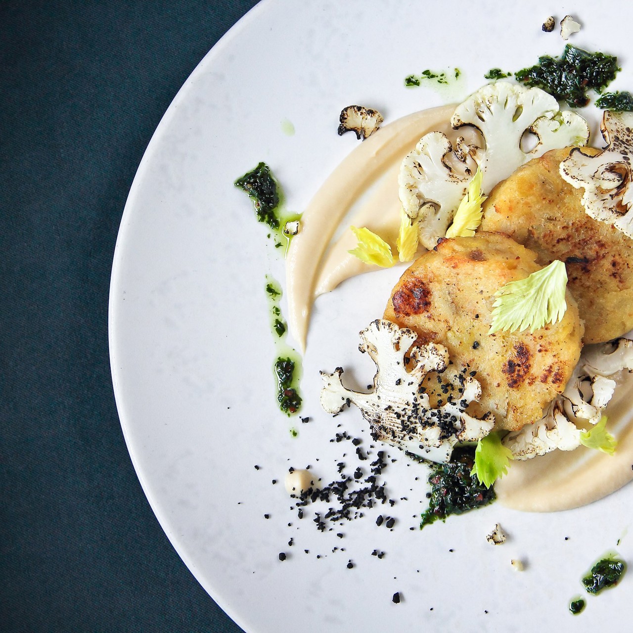 Котлеты из топинамбура с капустой и соусом чимичурри