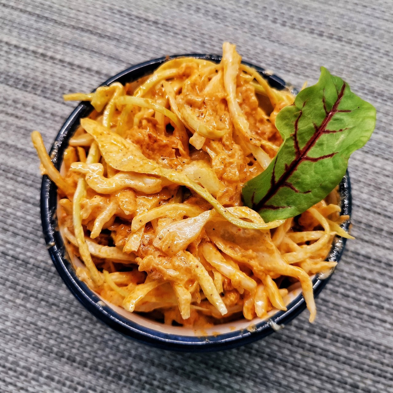 Коулсло с кабачком