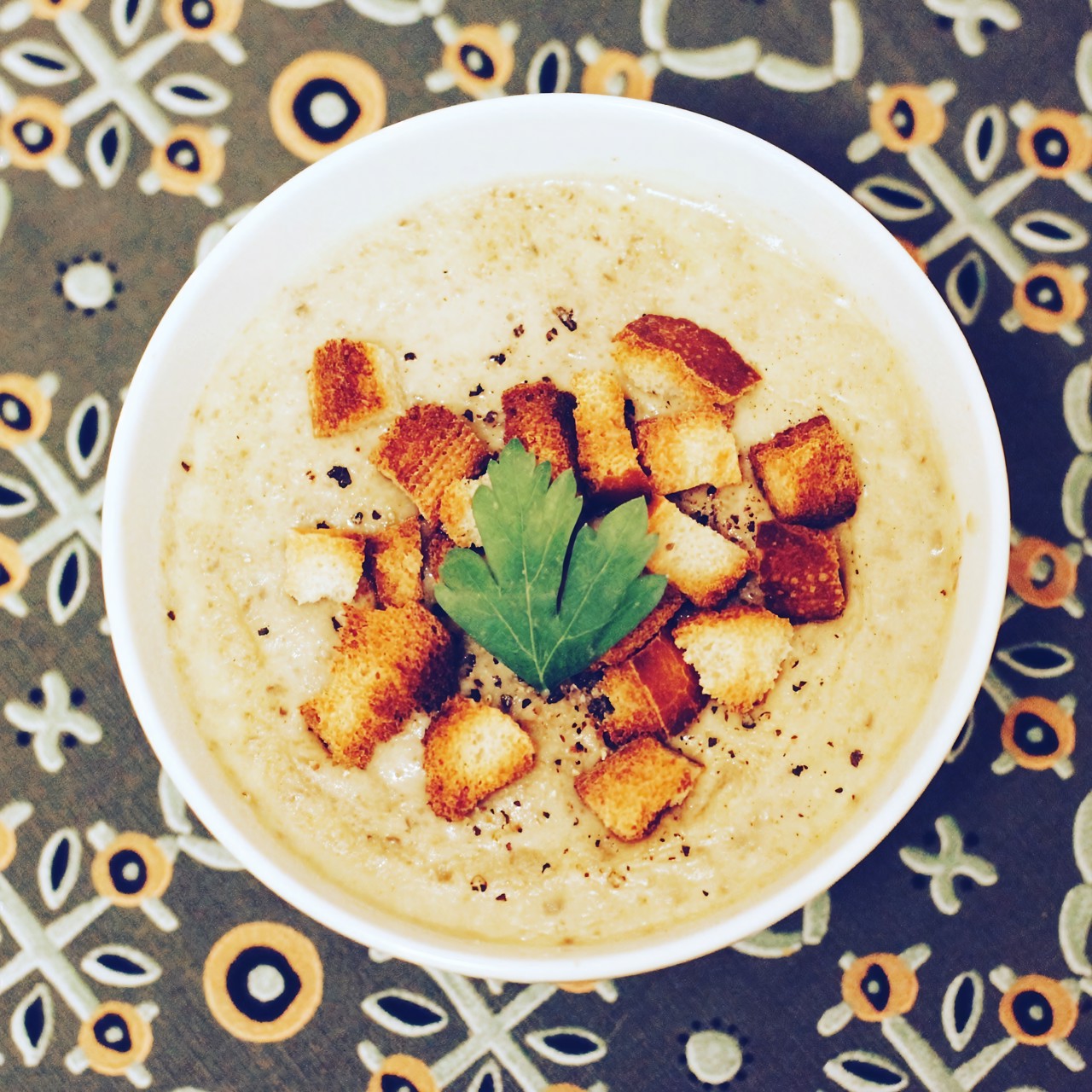 Крем-суп из шампиньонов и картофеля с гренками