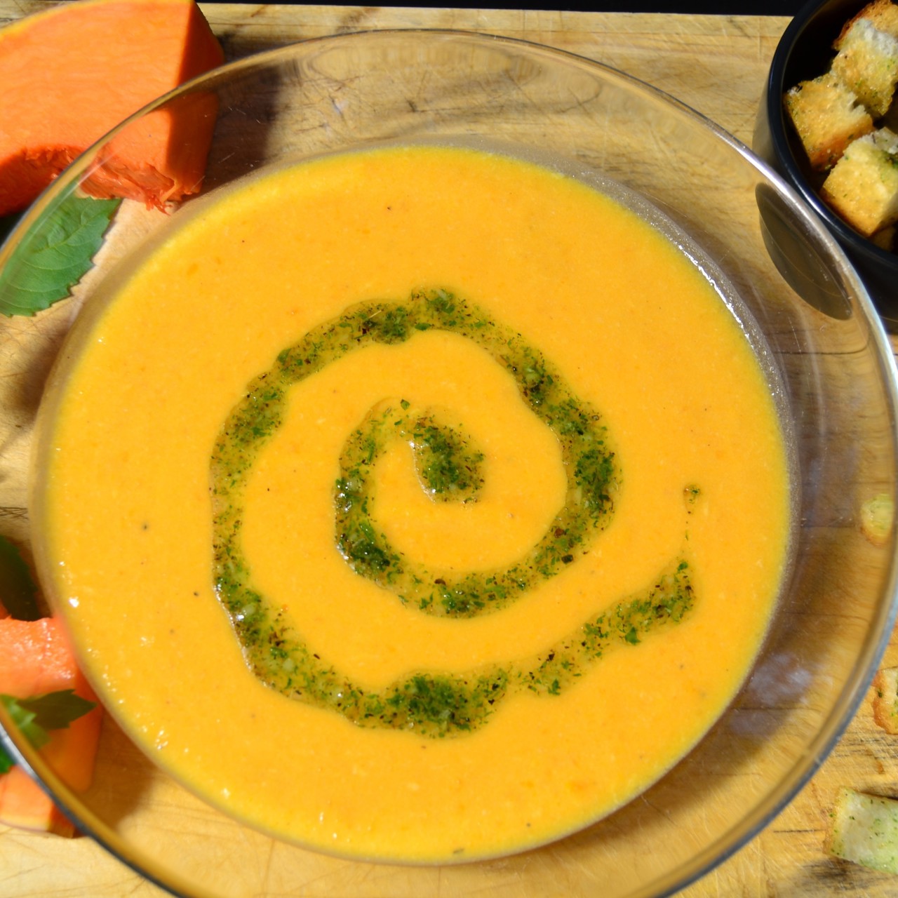 Крем-суп из тыквы с пшеничными сухариками